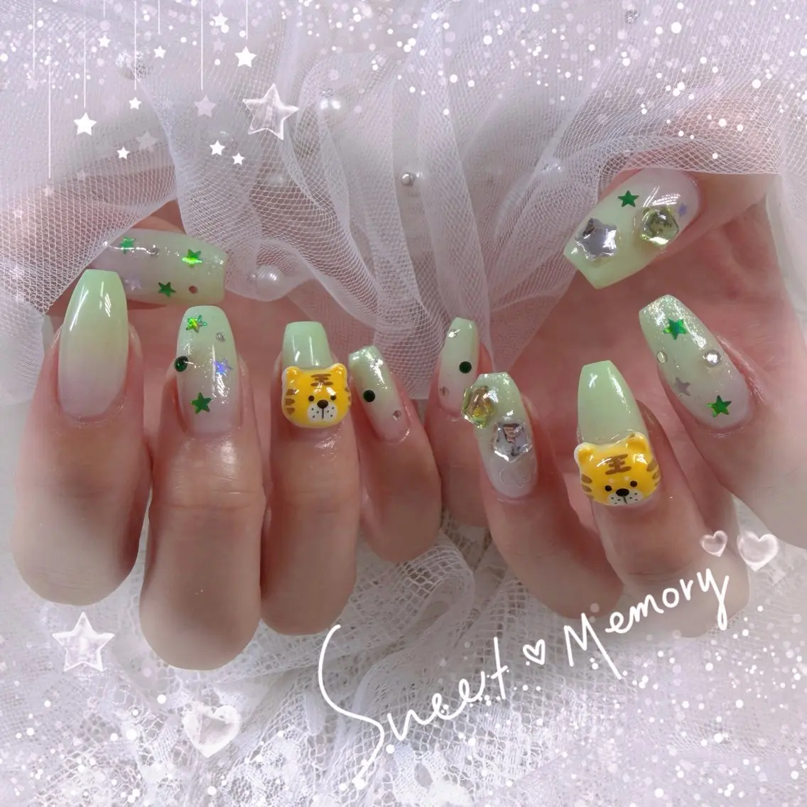 ネイル チークネイル フレンチネイル ガーリー ガラスフレンチ グラデーション ハンドネイル ハンドケア Chill Nailsalonのネイルデザイン