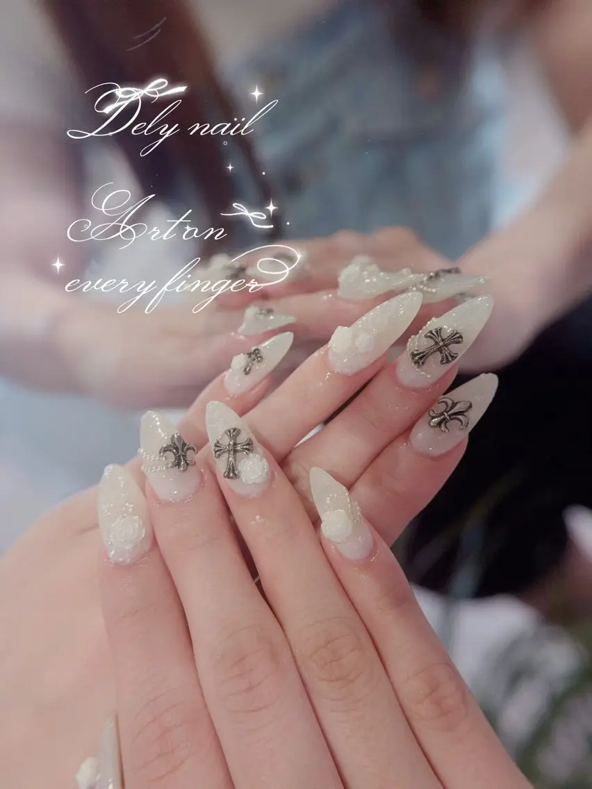 ロング ハンドネイル Dely Nailのネイルデザイン