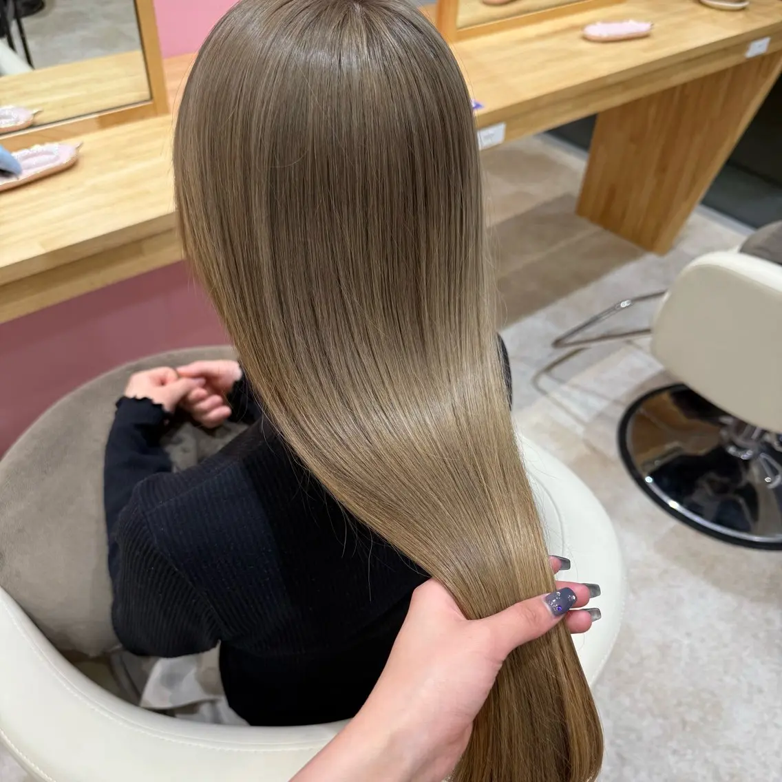 セミロング カラー ヘアカラー 柔らかいbeige ¦韓国¦🩰マユ🩰のヘアスタイル