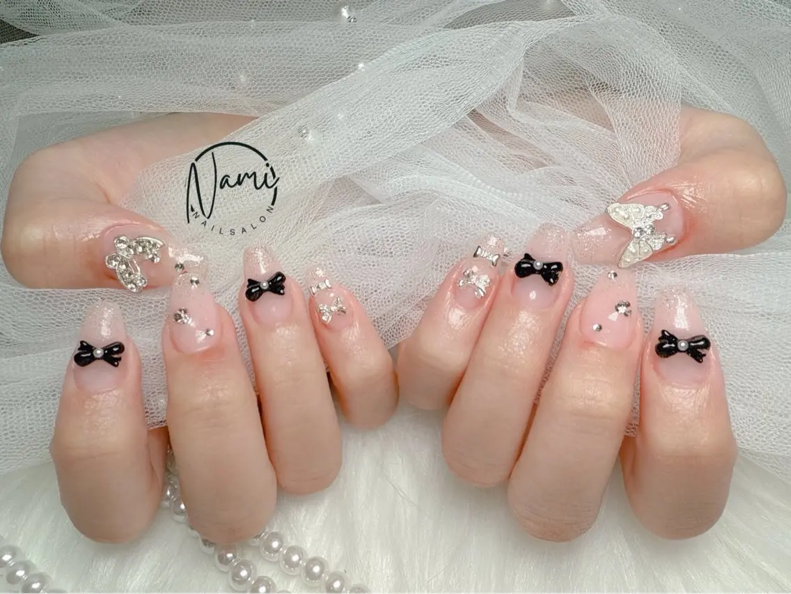 ネイル 長さ出し ガーリー 韓国ネイル ロングネイル 持ち込み ハンドネイル Nami nail salonのネイルデザイン