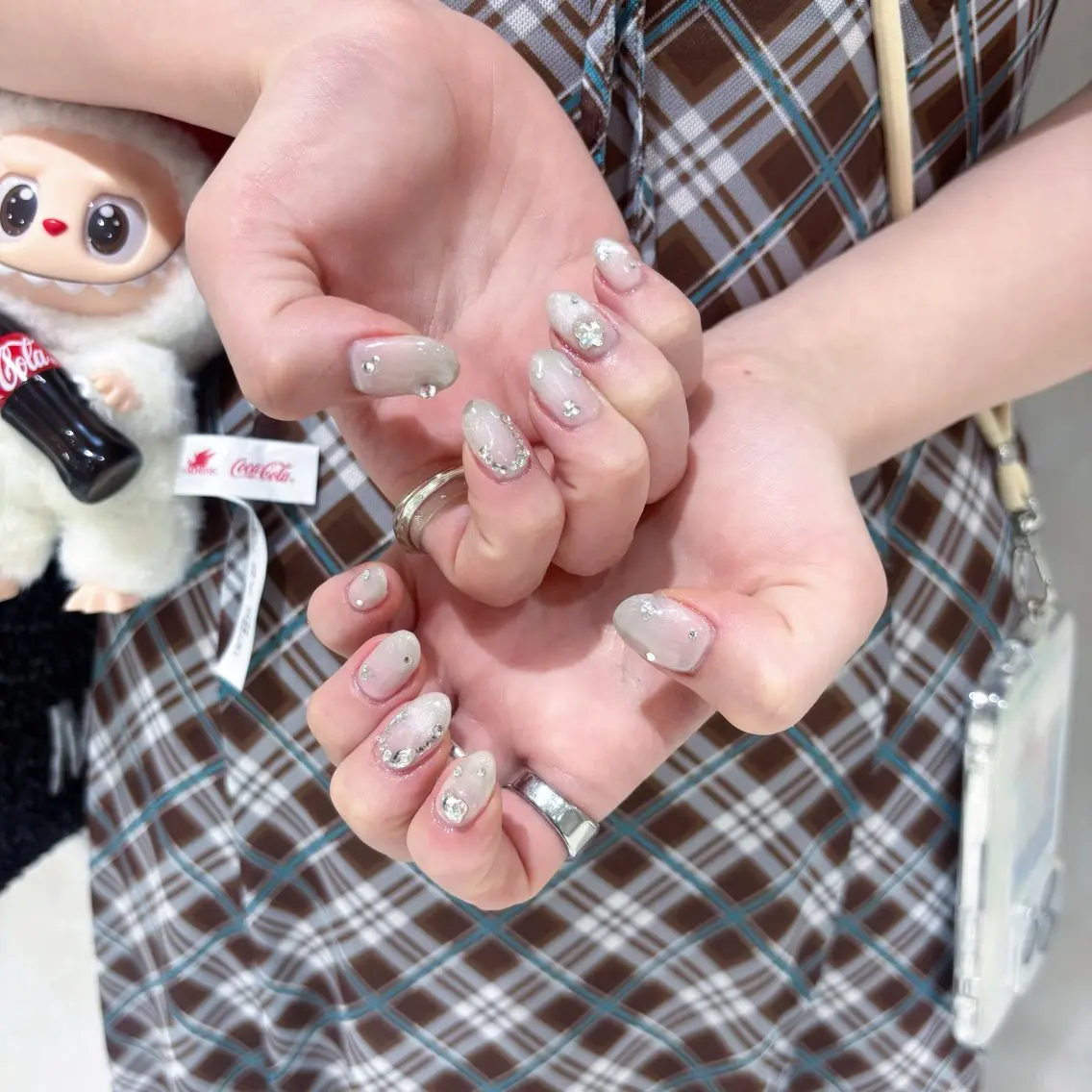 ネイル キラキラネイル ワンホンネイル トータルサロン muu.のネイルデザイン