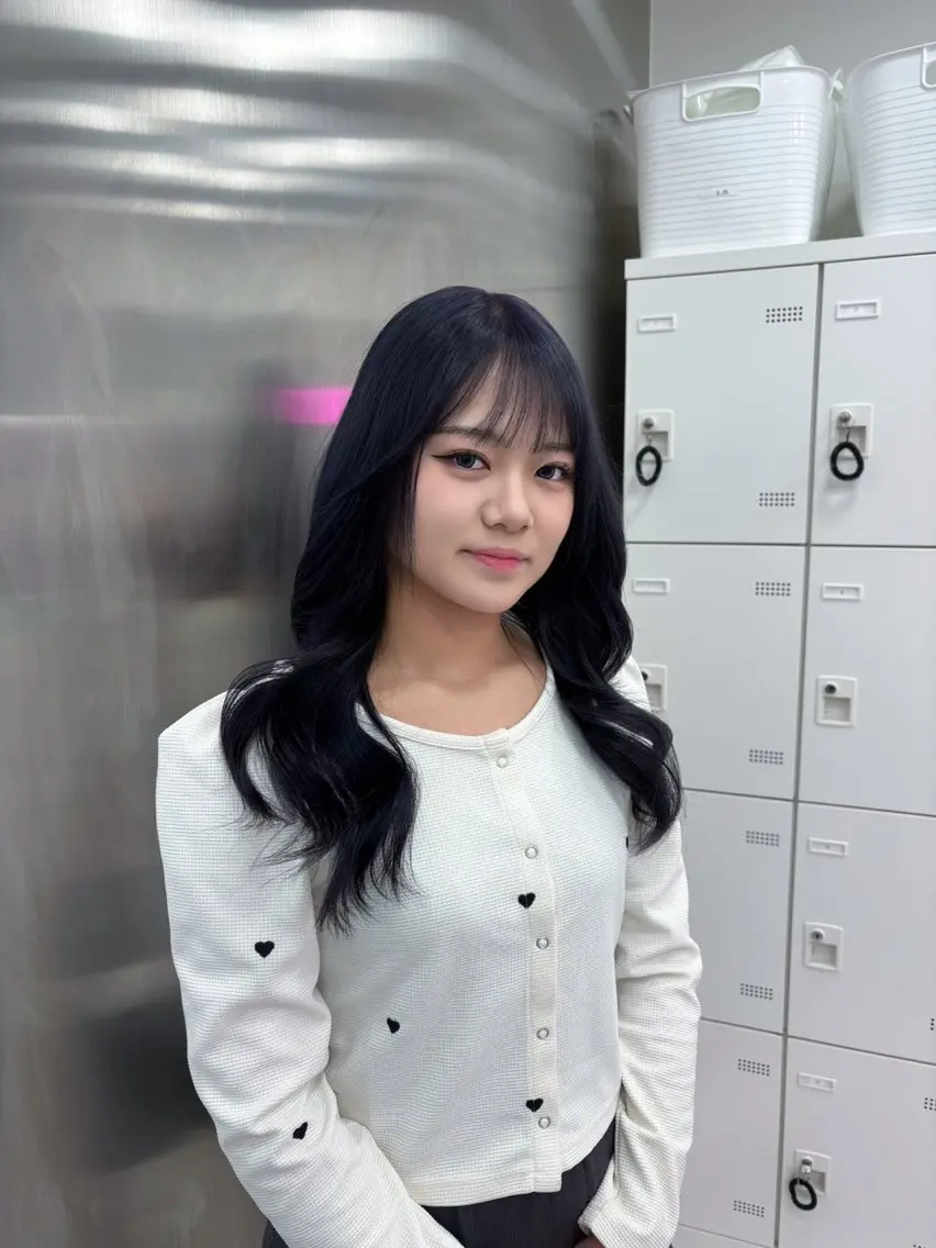 ロング カラー 抜け感レイヤー︴ ニュアンスカラーのヘアスタイル