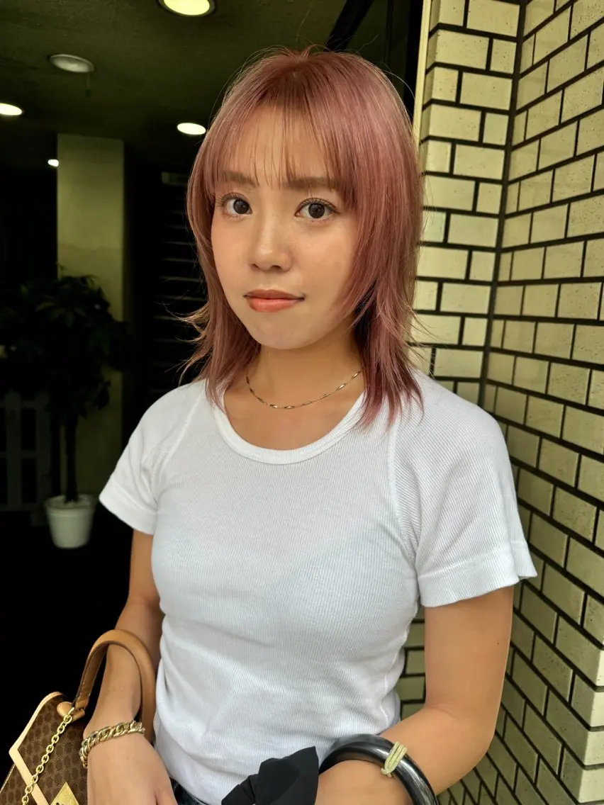 ミディアム カラー 顔周りレイヤーカット ブリーチminamiのヘアスタイル