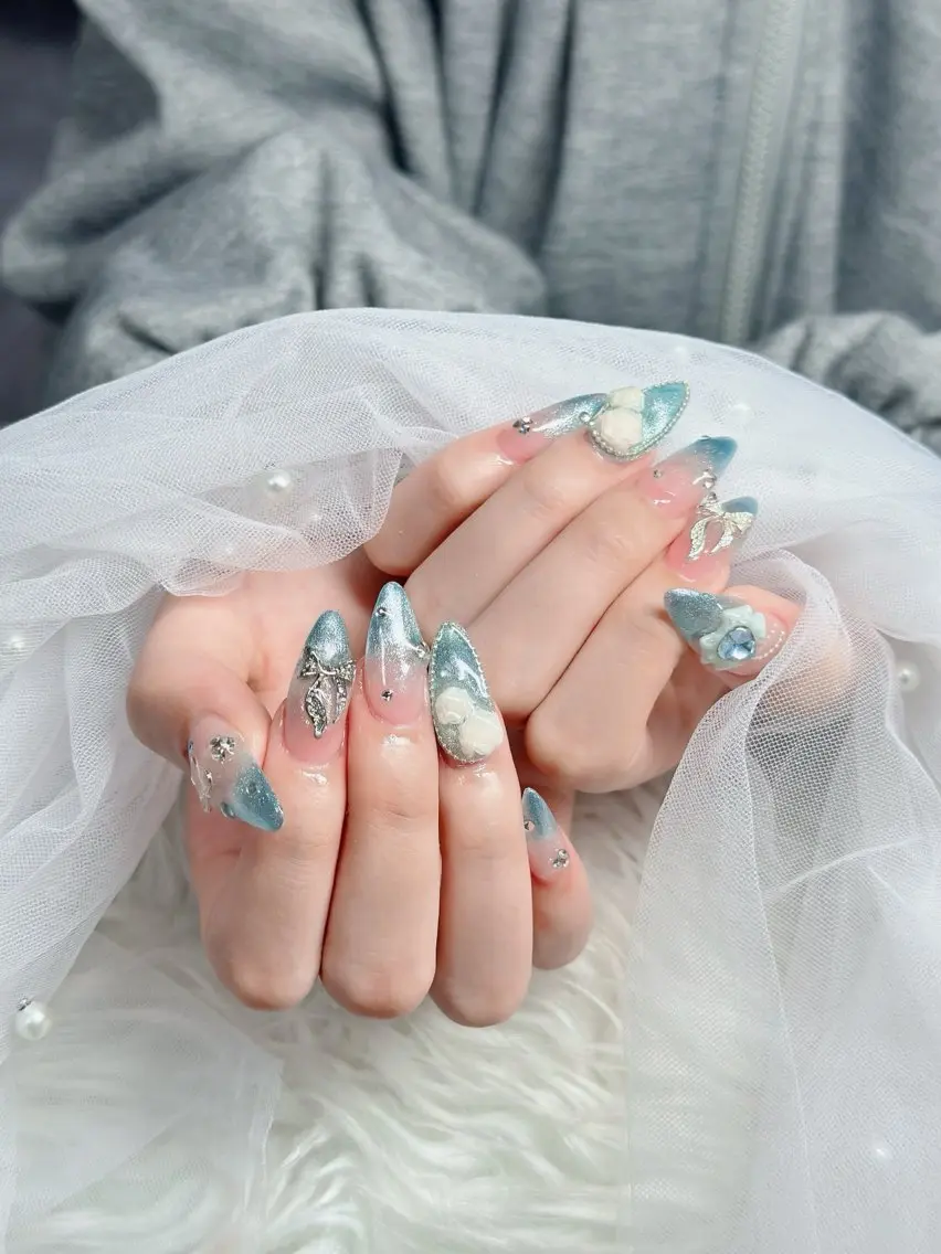 ネイル チークネイル フレンチネイル キラキラネイル 韓国ネイル マグネットネイル ハンドネイル Chibi h.babynailのネイルデザイン