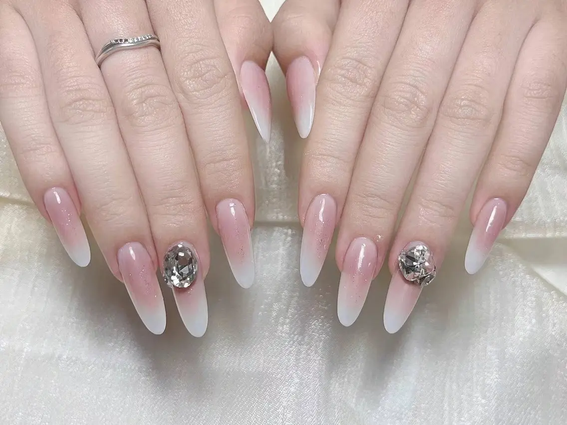 ネイル オーロラネイル チークネイル 長さ出し フットネイル フレンチネイル ハンドネイル ハンドケア lily nailのネイルデザイン