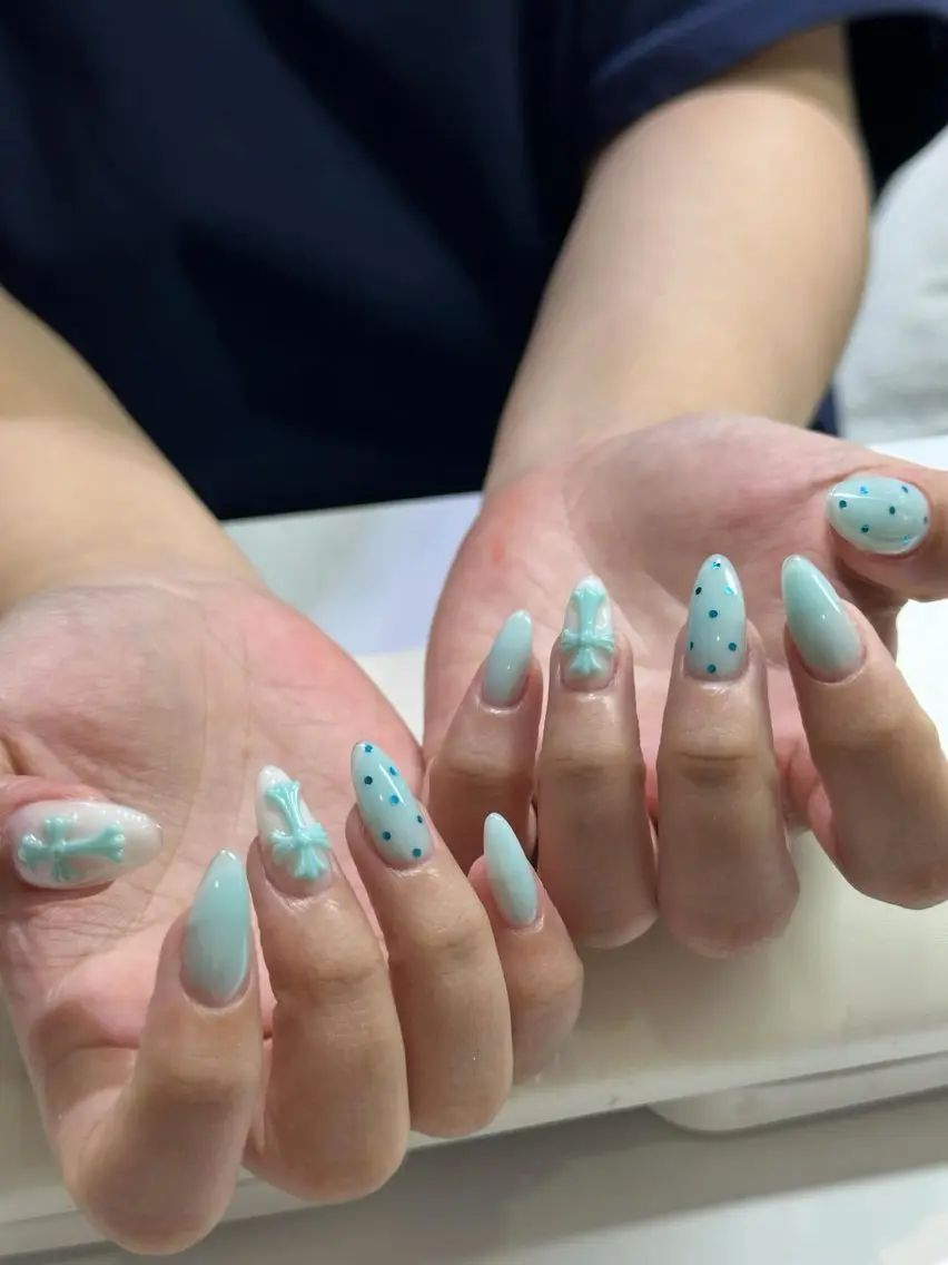 ネイル チークネイル ドット フレンチネイル グラデーション 韓国ネイル ハンドネイル Minette nailrinrinのネイルデザイン