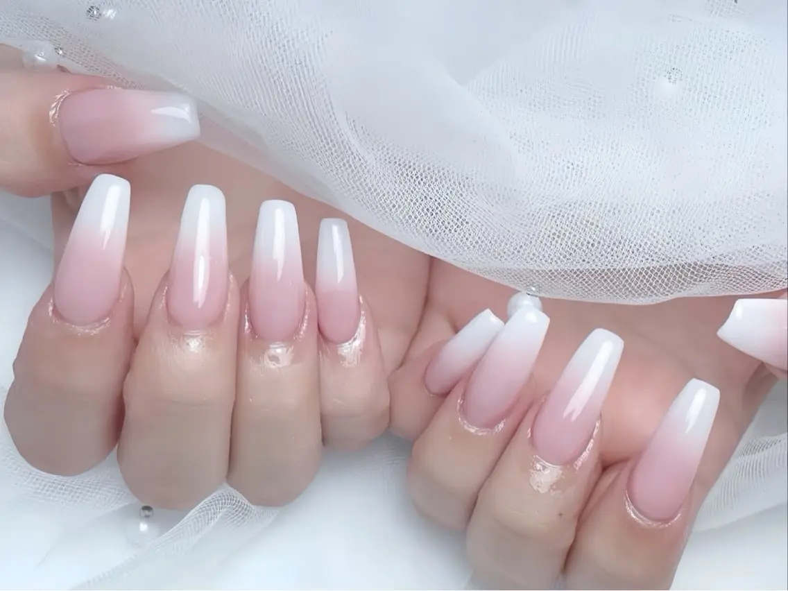 ネイル アートネイル フレンチネイル キラキラネイル 韓国ネイル 水色 ハンドネイル Rin Nail 新大久保店のネイルデザイン