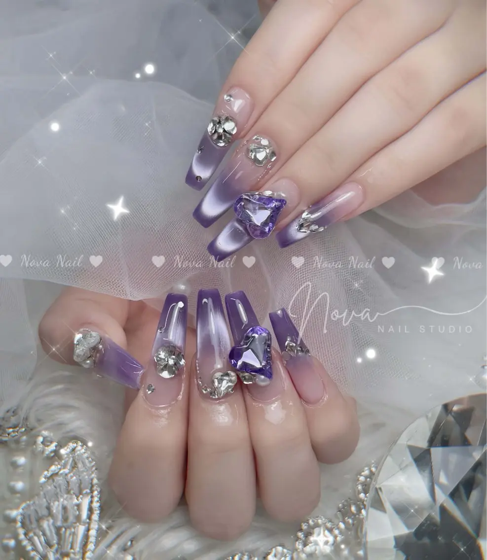 ネイル フレンチネイル ジェルネイル ガーリー キラキラネイル 持ち込み ハンドネイル ハンドケア Kitty Nail Novaのネイルデザイン
