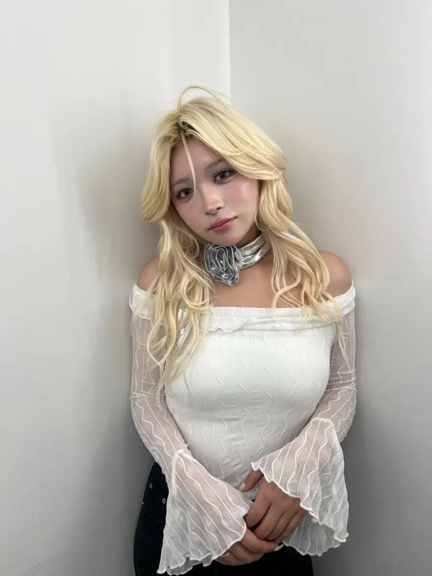 ロング カラー ベージュカラー ブリーチ ブロンド ケアブリーチ ホワイトブロンド カット ヘアカラー トリートメント 透明感カラー✨🩵 韓国ヘアkanatoのヘアスタイル