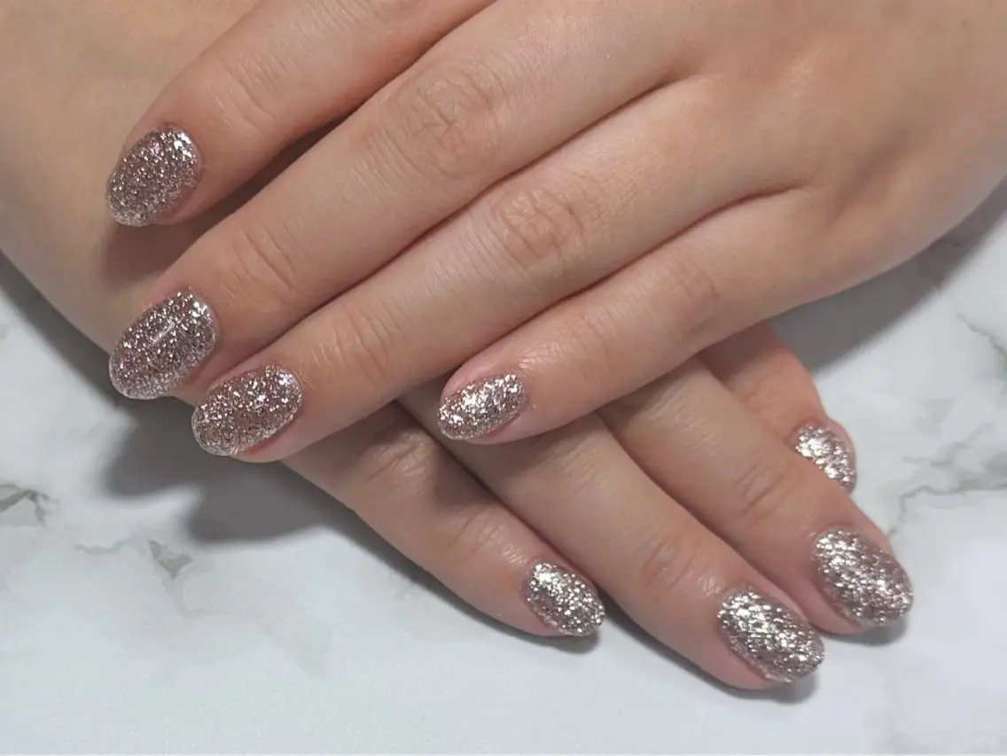 ネイル キラキラネイル ラメ(グリッター) ピンク シルバー KAI NAILS💅🏻✨のネイルデザイン
