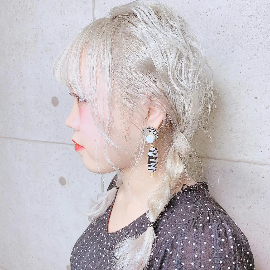 セミロング カラー ヘアアレンジ ブリーチ 立山 綾華のヘアスタイル