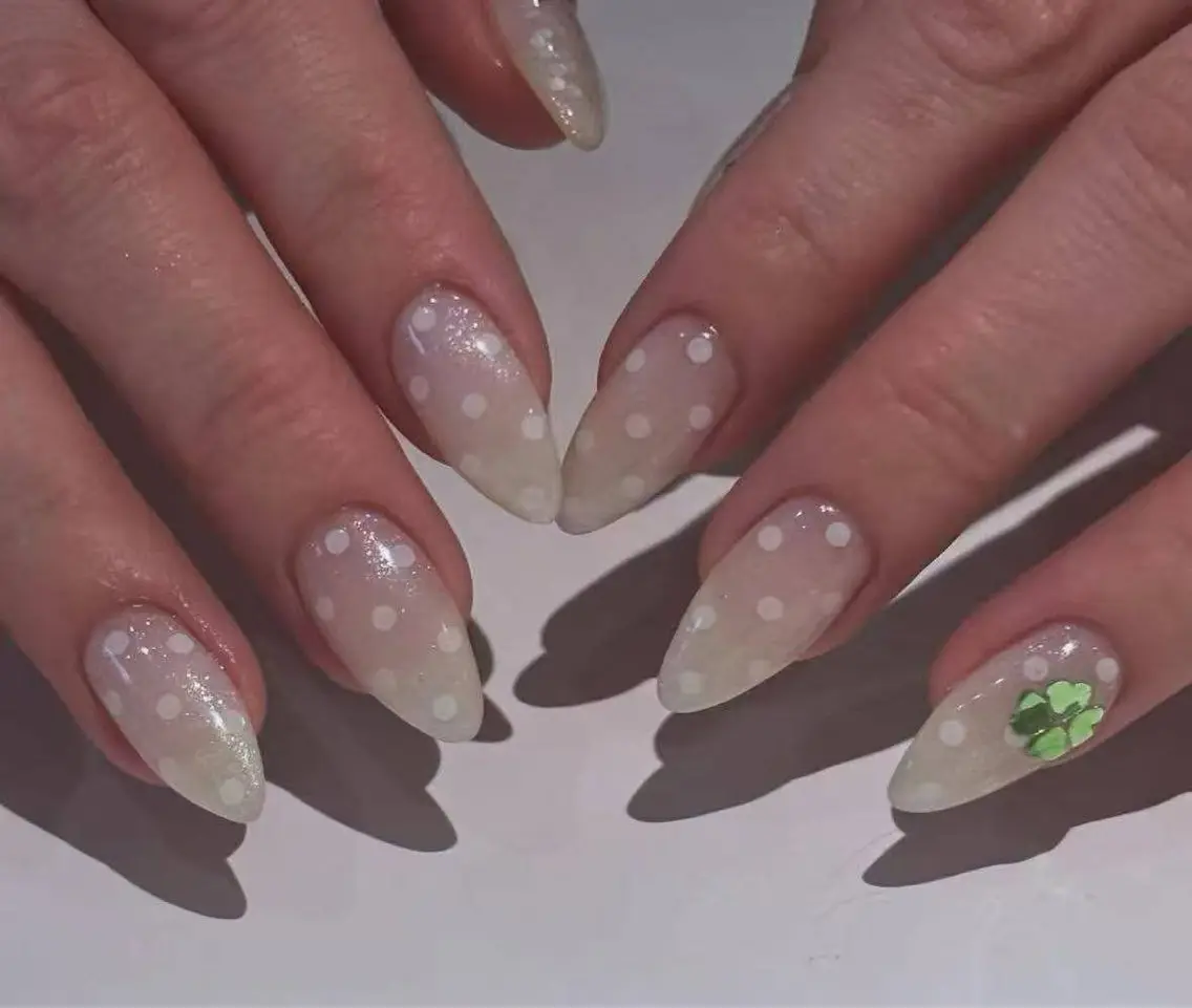 ネイル フラワーネイル フレンチネイル ジェルネイル ガラスフレンチ ハート ハンドネイル BabyYouMi nailのネイルデザイン