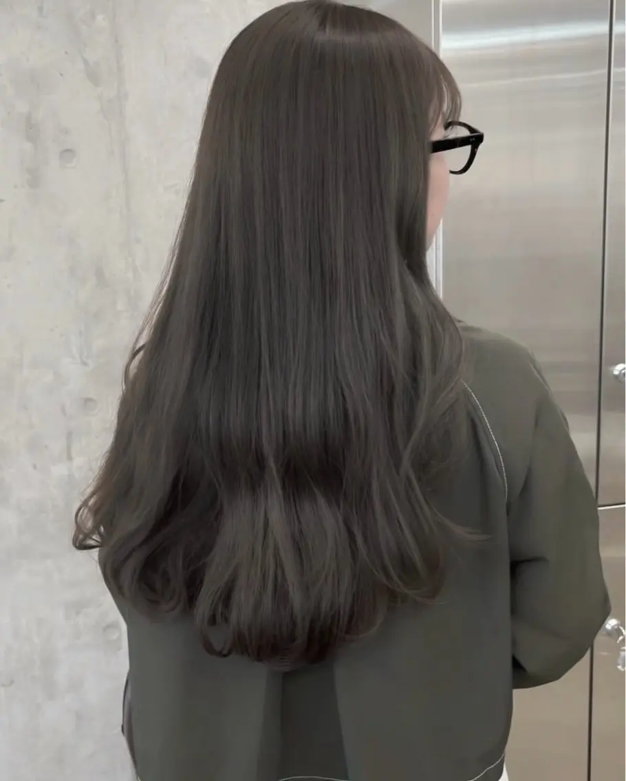 ロング カラー ベージュカラー オリーブベージュ カット ヘアカラー トリートメント 高橋大樹/グレー ジュ/ブリーチなしのヘアスタイル