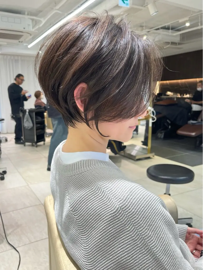 ショート カット ヘアカラー 襟足でお悩みの方✂︎ くびれ職人ハシモトのヘアスタイル
