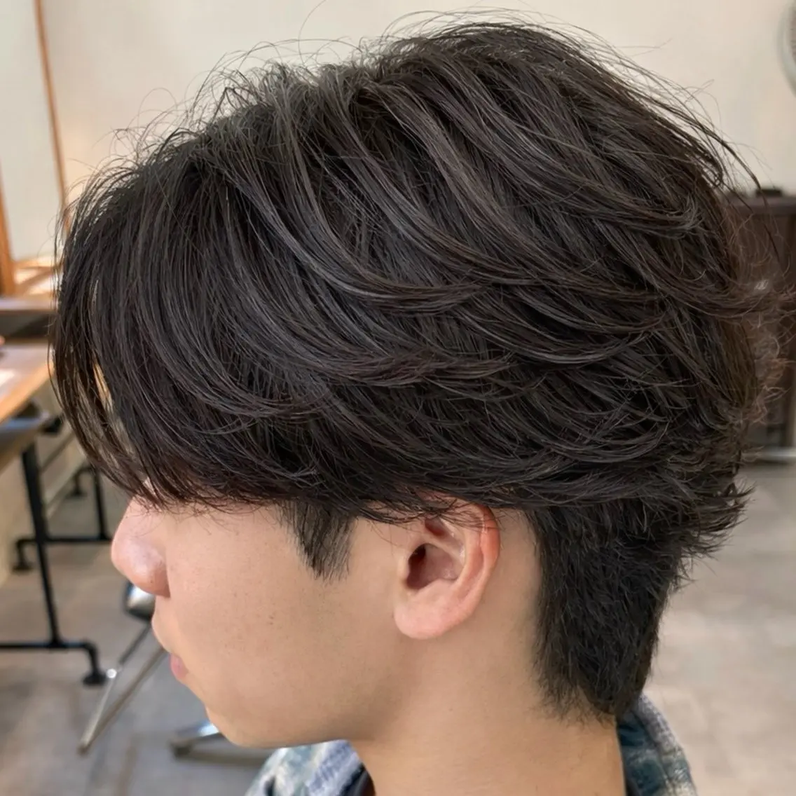 パーマ メンズ センターパート フェザーパーマ メンズ韓国風 メンズパーマ 刈り上げ カット パーマ 男の理想を叶える🔥 メンズパーマ特化|関のヘアスタイル