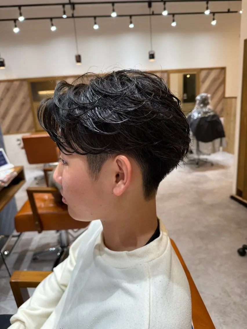 ショート パーマ メンズ フェザーパーマ メンズパーマ 佐藤祐輔 メンズパーマのヘアスタイル