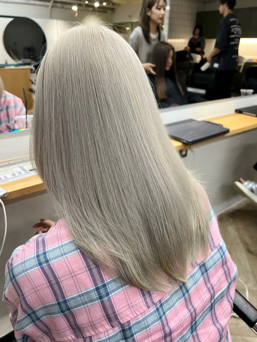 ミディアム カラー ブリーチ ヘアカラー トリートメント ベージュ/髪質改善 新潟/万代/井上佑のヘアスタイル