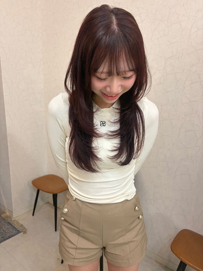 セミロング カラー レッドカラー レイヤーカット nico RINKAのヘアスタイル