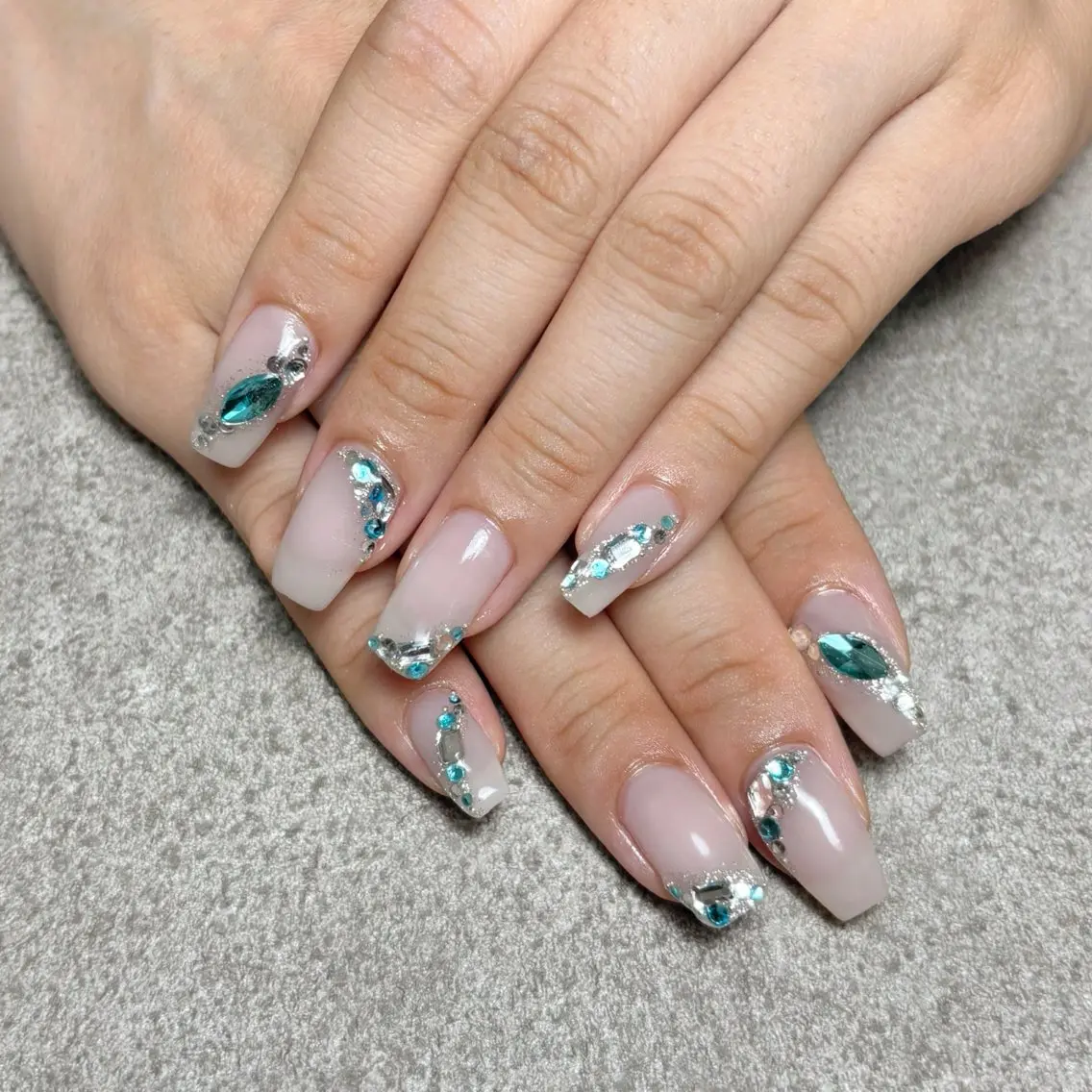 ネイル ハンドネイル nailroom DIASOMNIAのネイルデザイン
