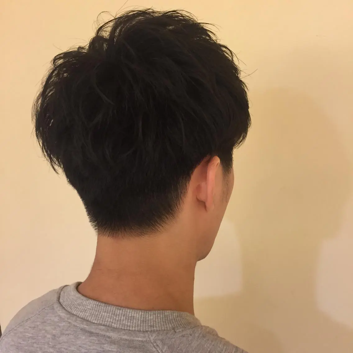 ショート パーマ メンズ 加藤 綾華のヘアスタイル