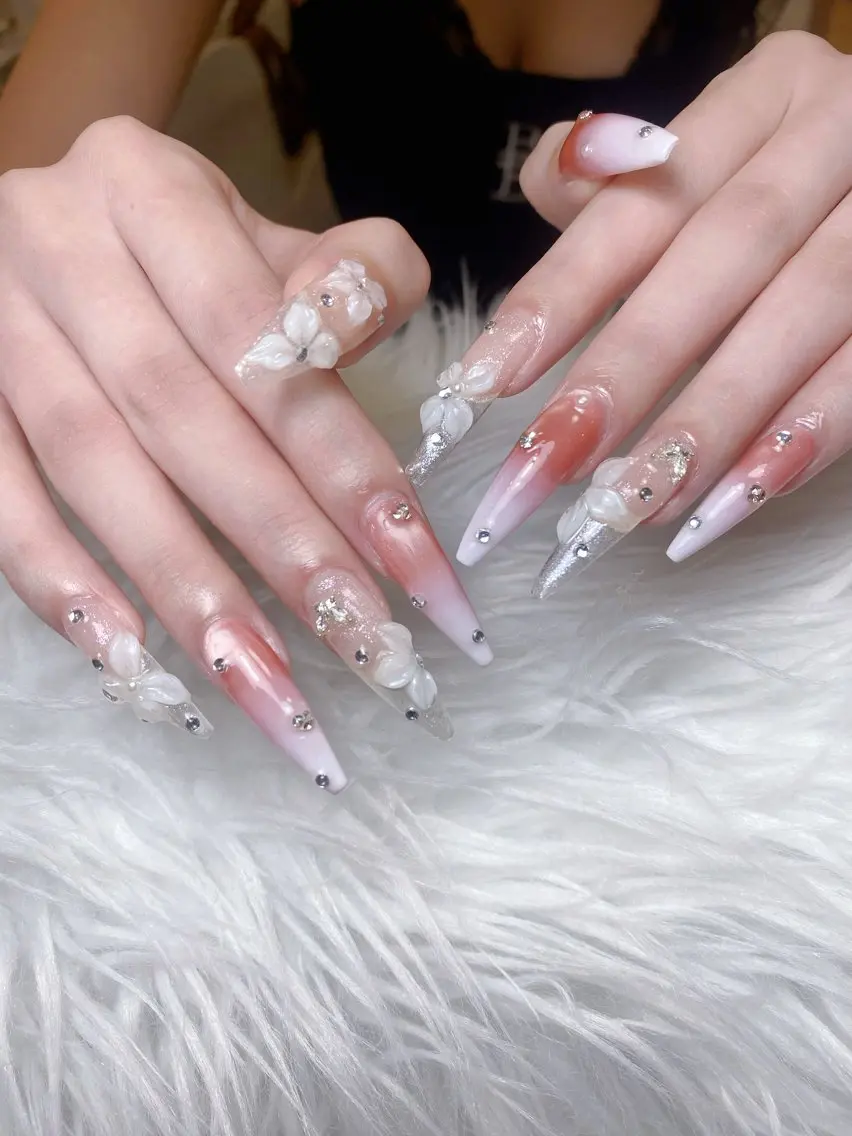 ネイル オーロラネイル ブラウン フラッシュネイル フラワーネイル ホログラムネイル ハンドネイル ハンドケア Rei _Nail 新宿のネイルデザイン