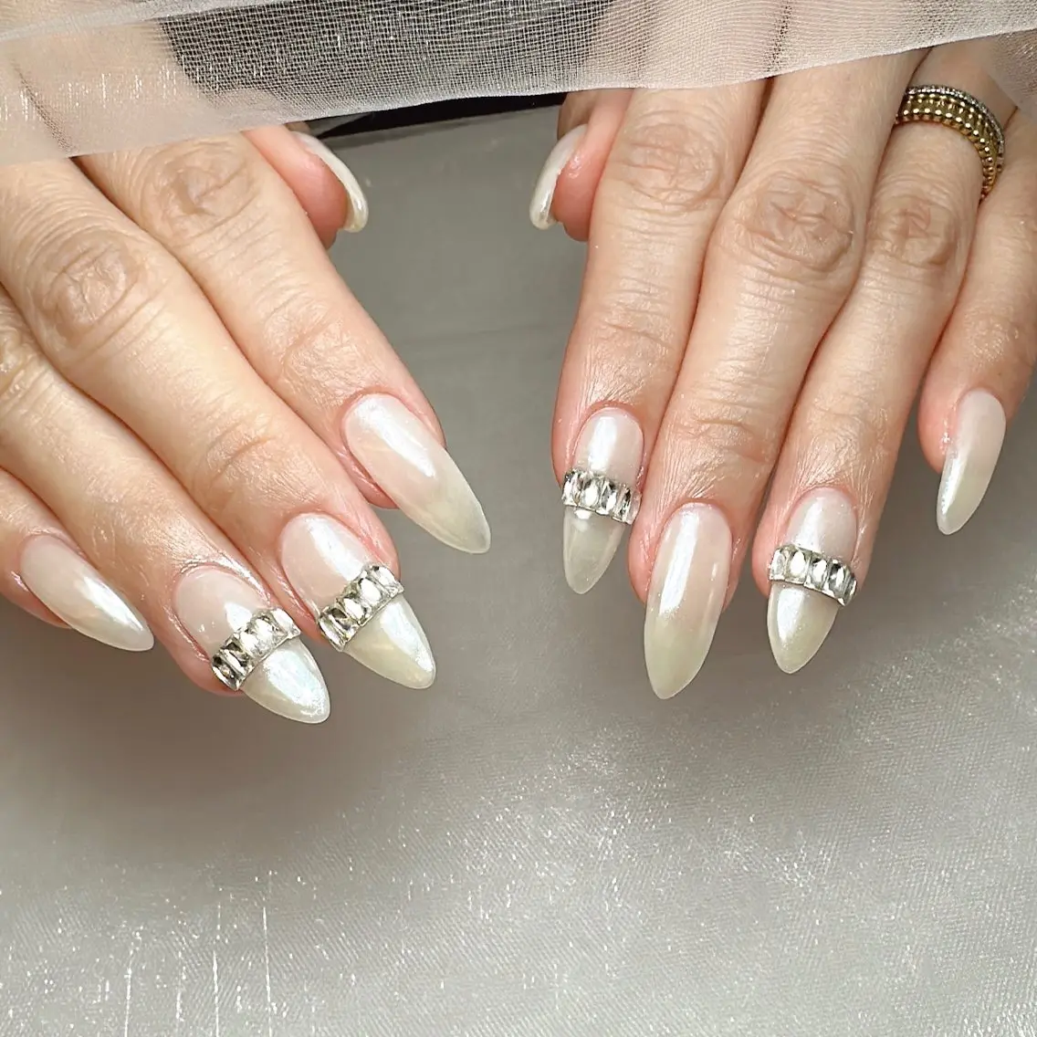 ネイル ミラーネイル ホワイト ハンドネイル SALON DOUDOUのネイルデザイン