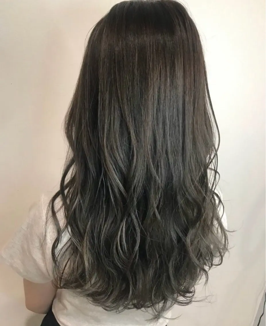 カラー 林 美月のヘアスタイル