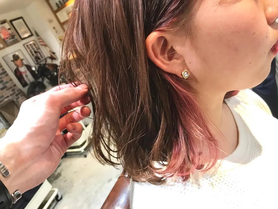 ミディアム カラー インナーカラー ピンクカラー 竹嶌 健吾のヘアスタイル