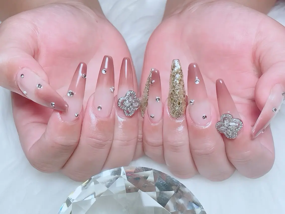 ネイル チークネイル フレンチネイル ガラスフレンチ グラデーション キラキラネイル ハンドネイル Rin Nail 新大久保店のネイルデザイン