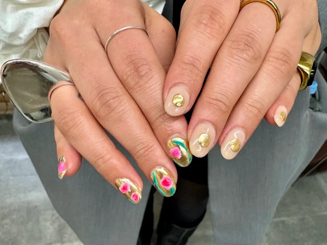 ネイル アートネイル べっ甲ネイル ジェルネイル グリーン キラキラネイル nailstudio eviz新宿店のネイルデザイン