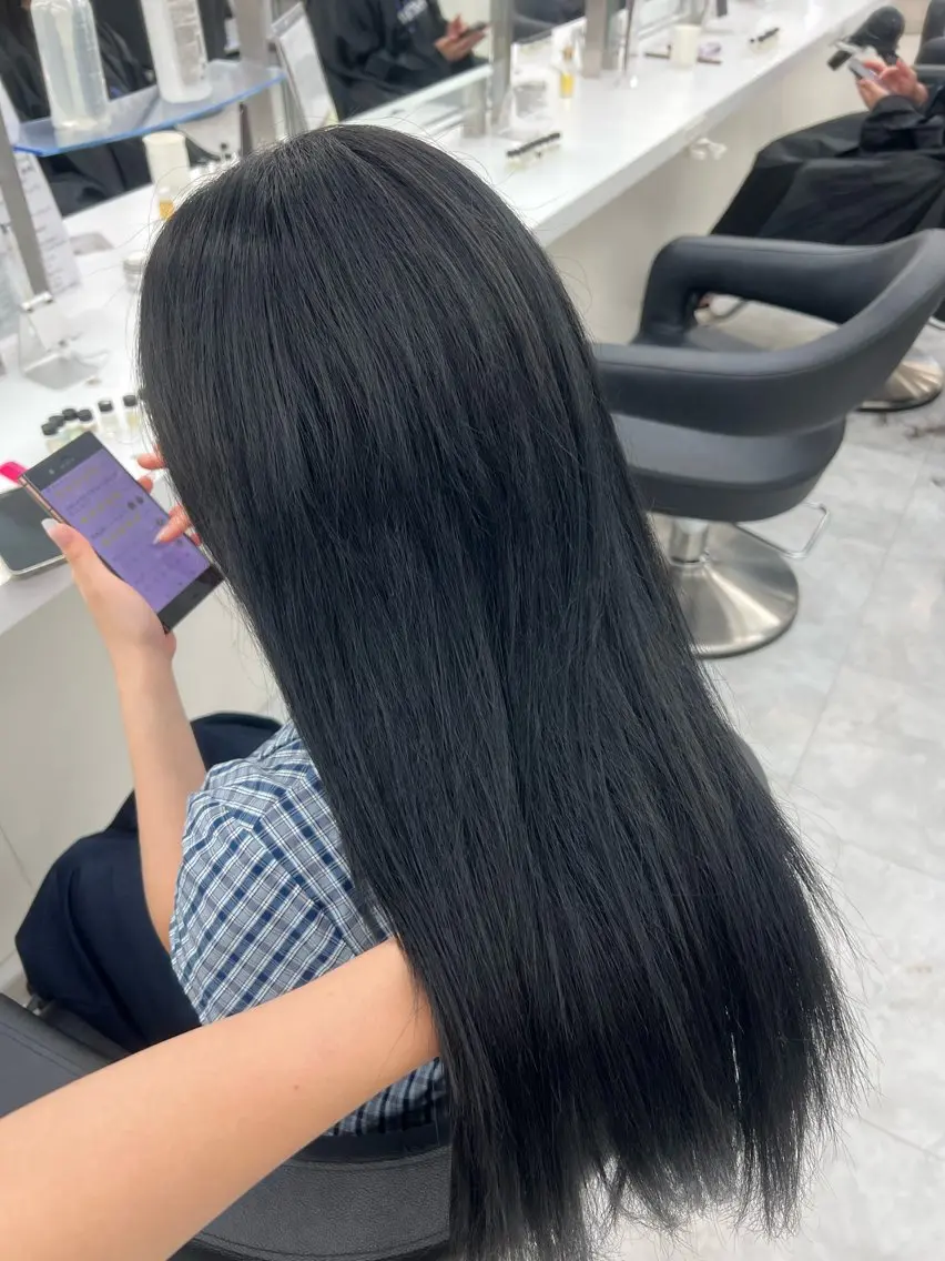 ロング Natsumi / 透明感艶カラーのヘアスタイル