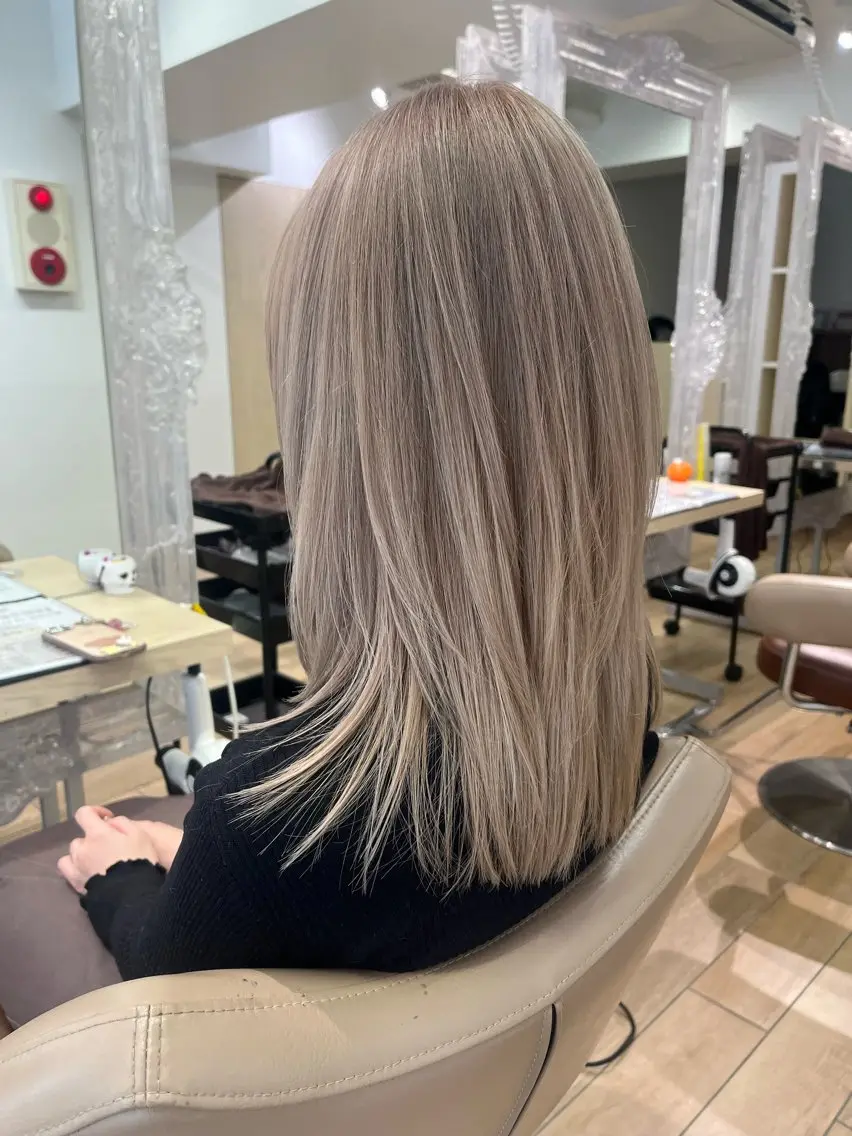 セミロング カラー カット ヘアカラー トリートメント 斉藤 翔平のヘアスタイル