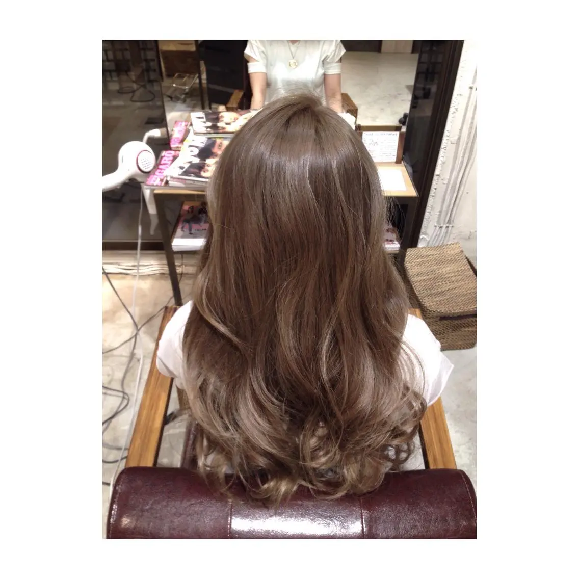セミロング ロング カラー パーマ アオガミ （前髪顔周りカット）のヘアスタイル