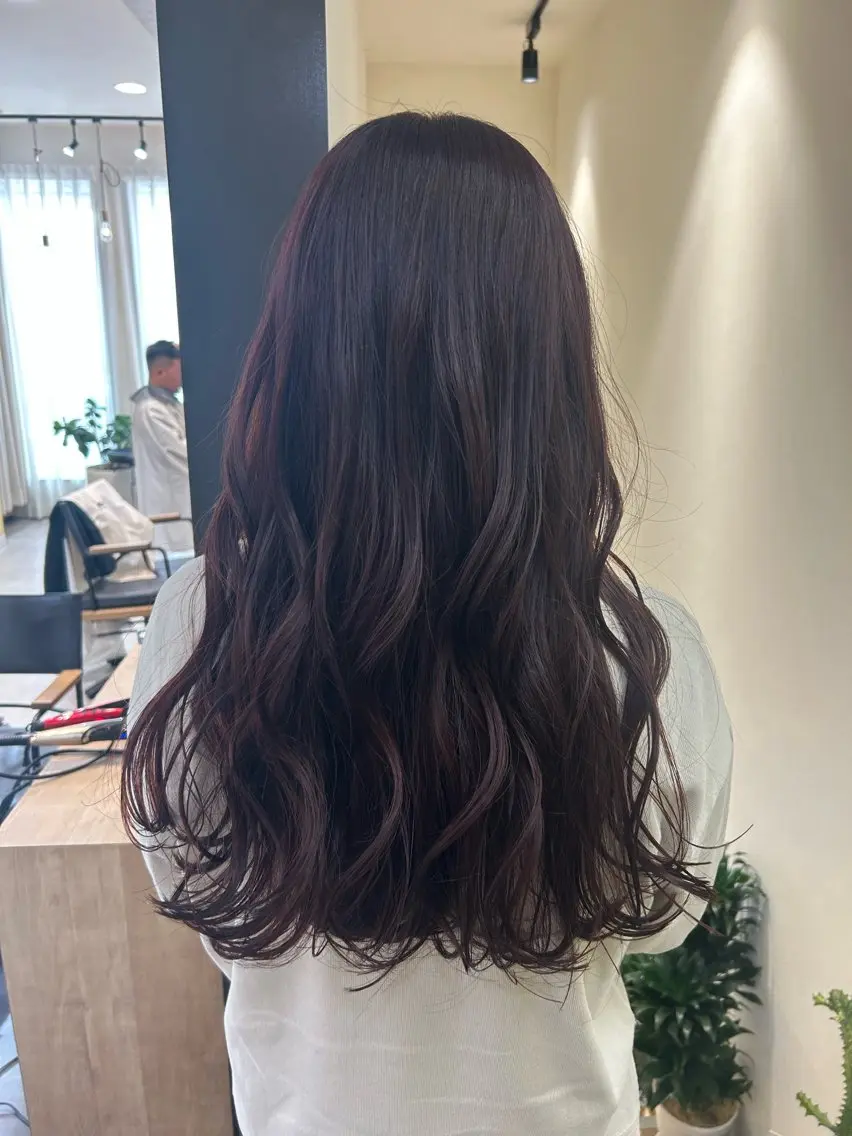 ロング カラー ブリーチ ボルドーカラー ブリーチなしカラー hubhair レイヤー/透明感のヘアスタイル