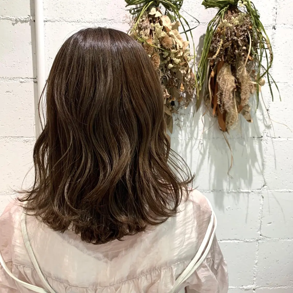 ミディアム カット ヘアカラー トリートメント ayano ．のヘアスタイル