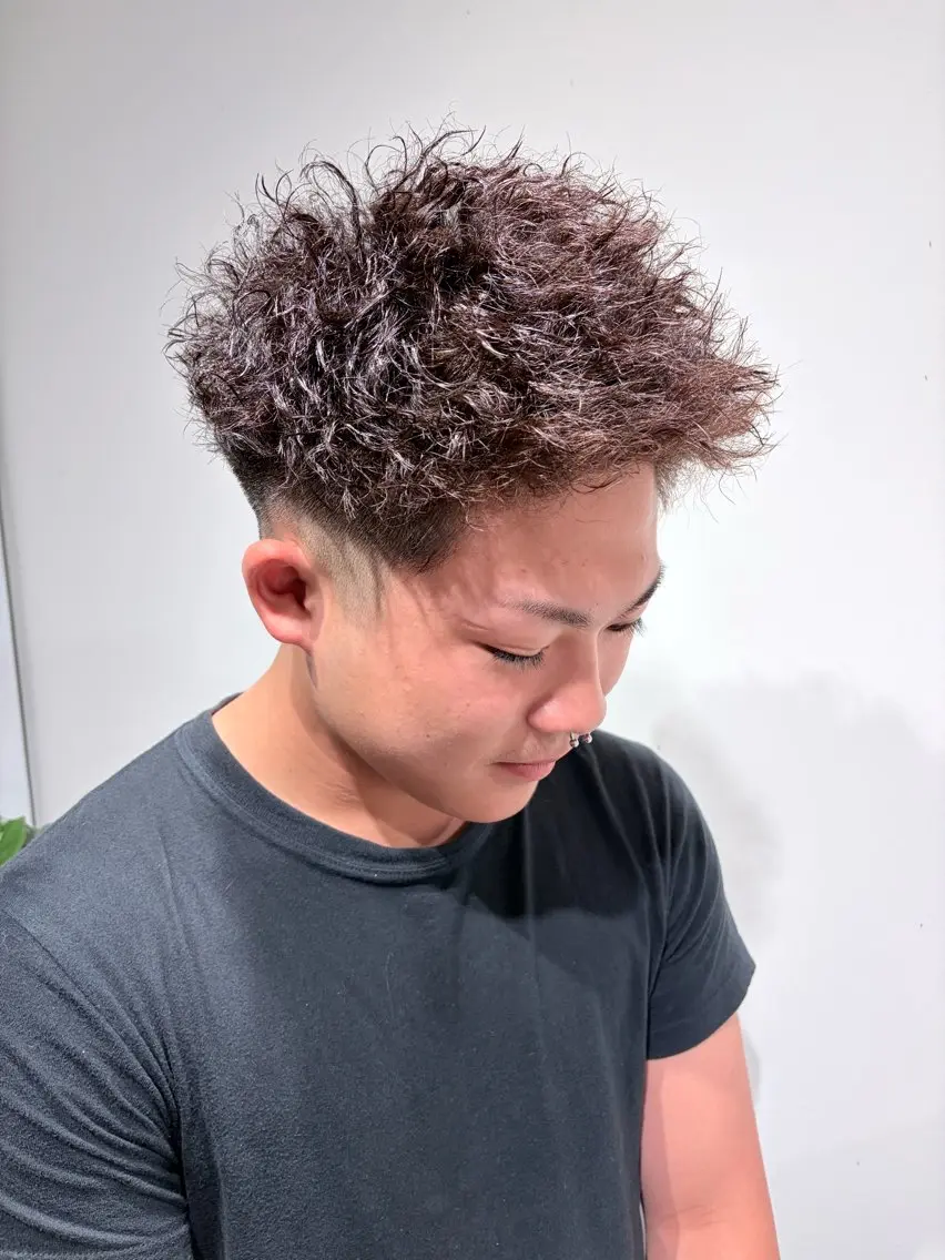 ショート パーマ メンズ 鈴木 祥真のヘアスタイル