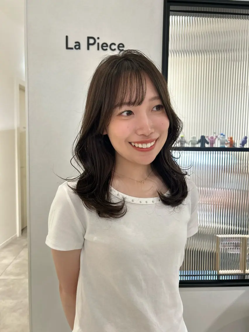 ミディアム カラー オレンジ カット ヘアカラー オリーブベージュ/ ブリーチなし透明感のヘアスタイル