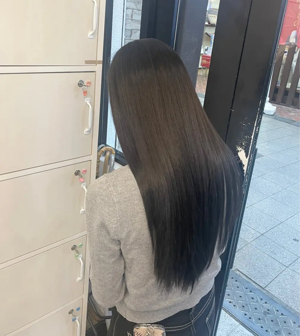 ロング アッシュ アッシュブラウン 【Aime】 ユウアのヘアスタイル