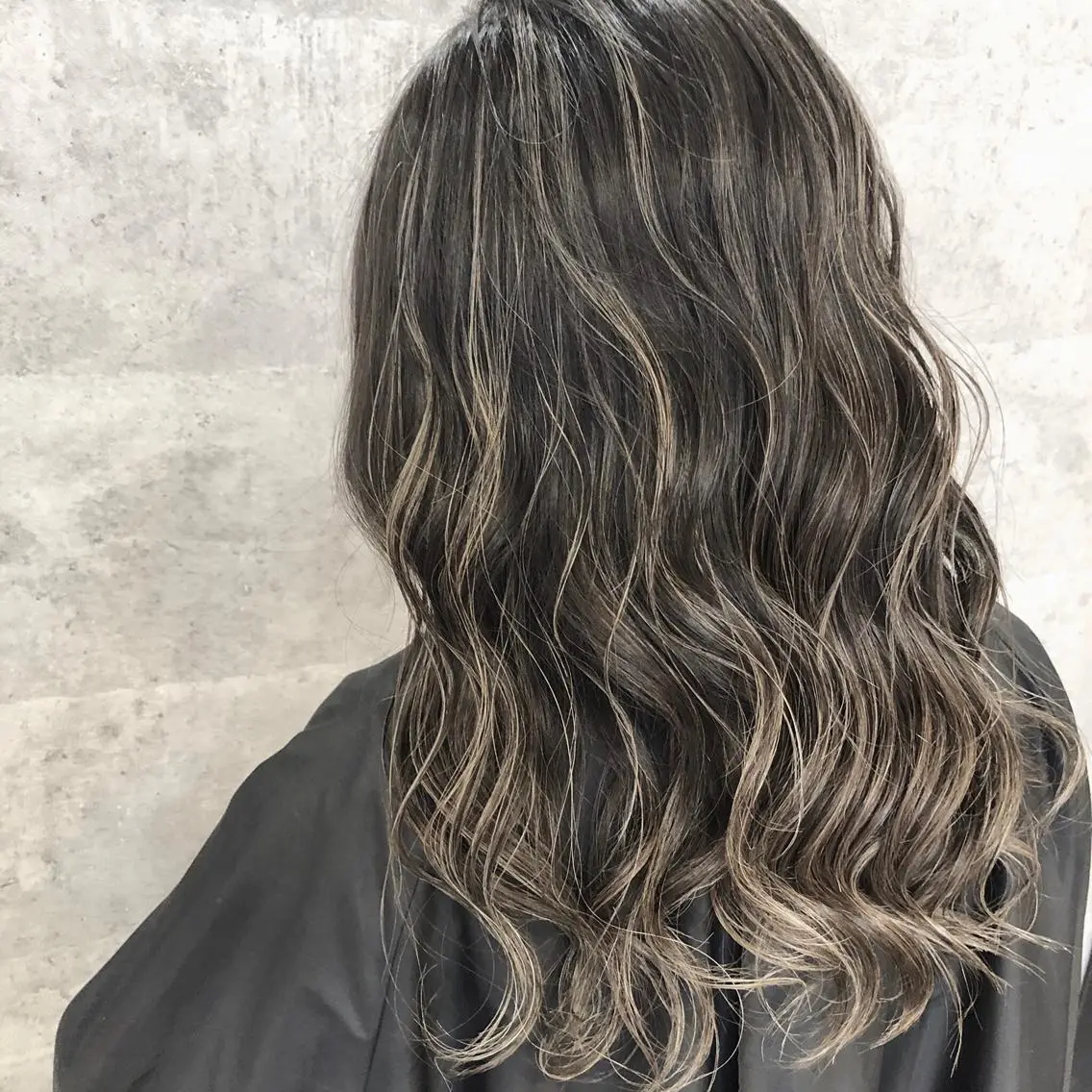 ロング カラー ハイライトカラー ハイライト ✨MiL✨ ✨心斎橋✨のヘアスタイル