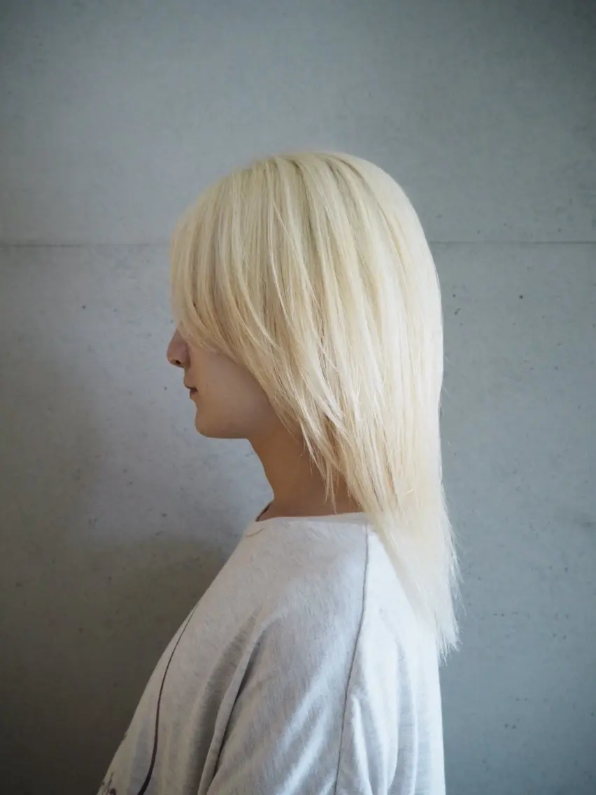 ミディアム カラー ブリーチ 抜きっぱなしブロンド ブロンド ホワイトブロンド カット ヘアカラー トリートメント マツダテ ホノカのヘアスタイル