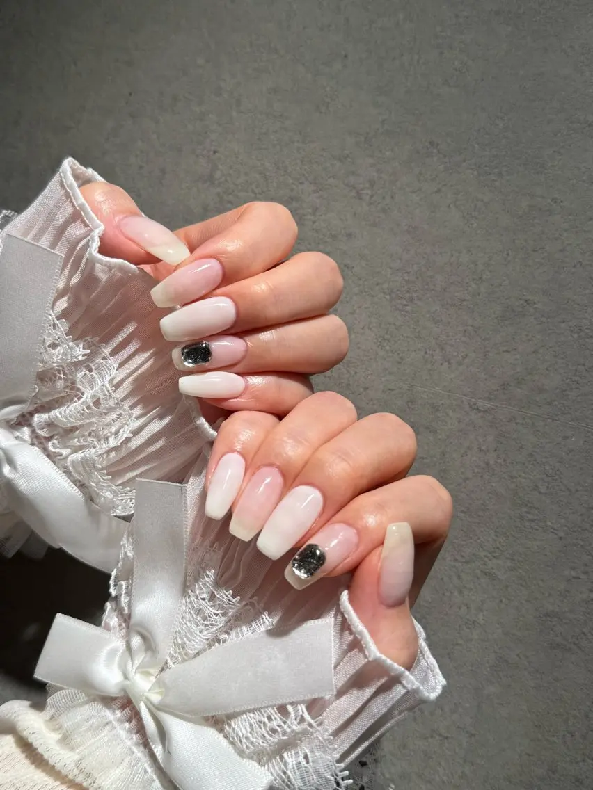 ネイル I-nailロング /ワンホン/キラキラのネイルデザイン