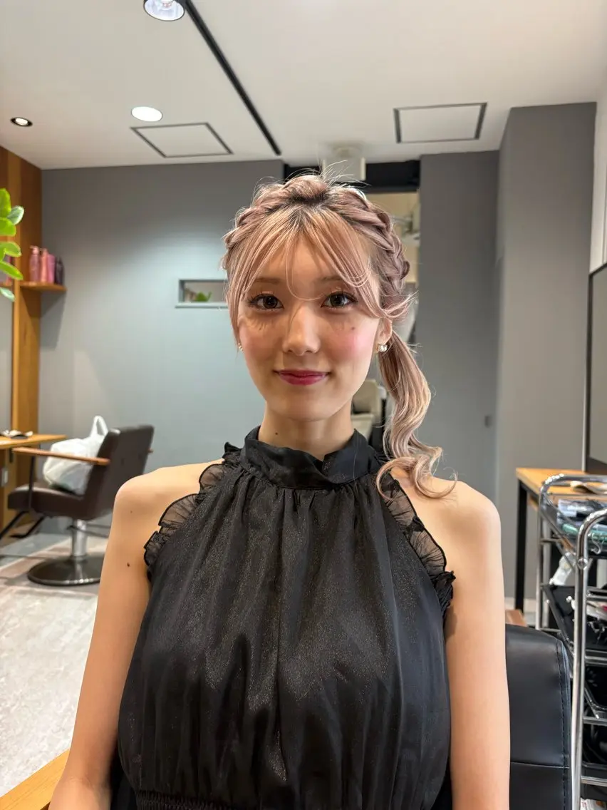 ミディアム レイヤーカット ミヤウチ セイナのヘアスタイル