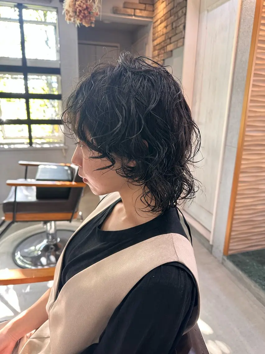 ミディアム パーマ ミディアムパーマ レイヤーカット バレイヤージュ ブリーチ特化のヘアスタイル