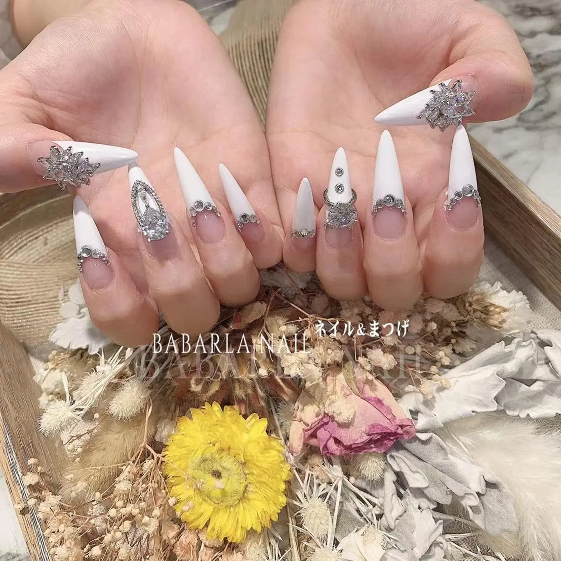 ネイル フレンチネイル ホワイト Babarla Nailのネイルデザイン