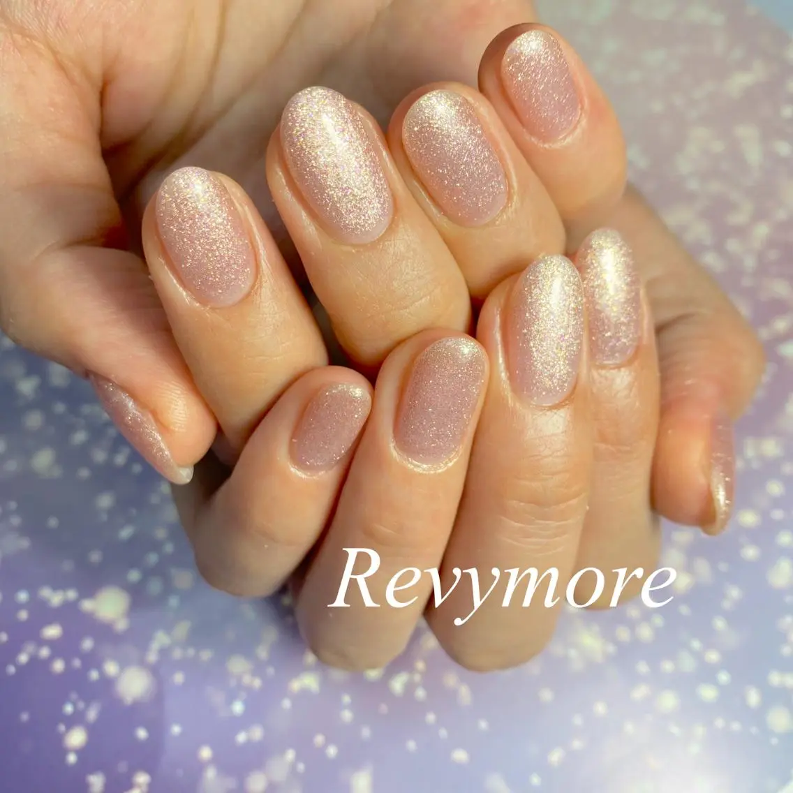 ミディアム ネイル ジェルネイル ラメ(グリッター) ニュアンスネイル オフィスネイル ワンカラーネイル nail salon Revymoreのネイルデザイン
