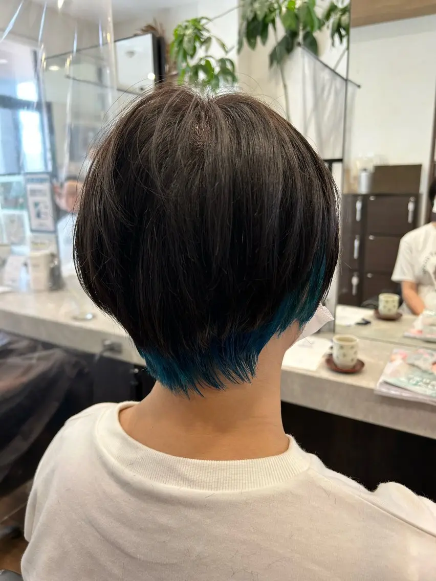 ショート カラー ブリーチ インナーカラー ショートヘア カット ヘアカラー 吉川 茉由子のヘアスタイル