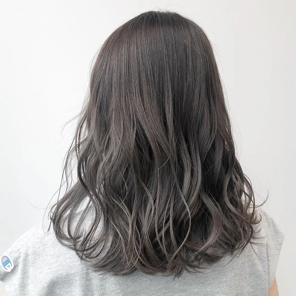 ミディアム カラー 透明感カラー グレージュ トクシ ーのヘアスタイル