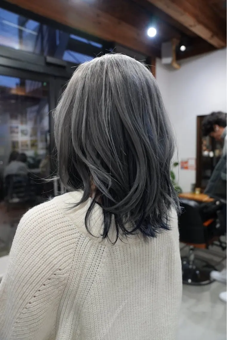 セミロング カラー ブルーカラー ハイトーンカラー インナーカラー シルバー カット ヘアカラー ハイトーン特化⭐️ 飯田大樹のヘアスタイル