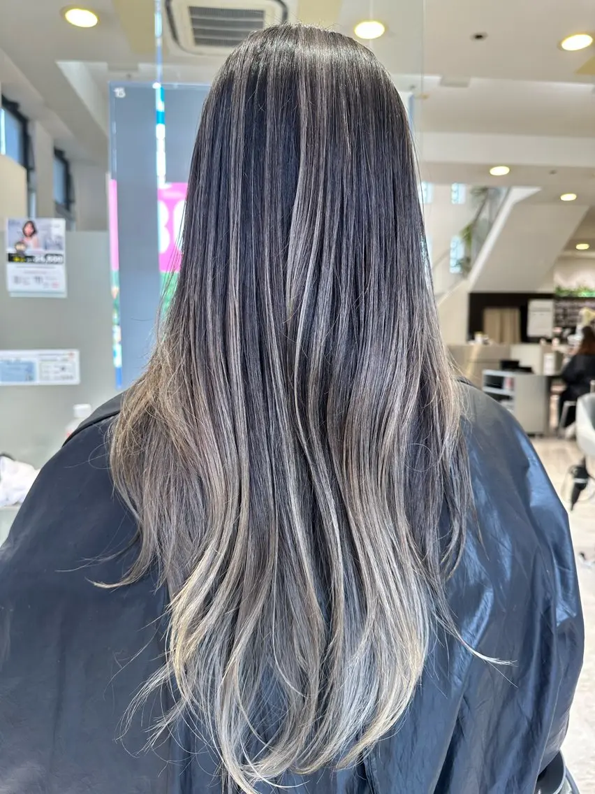 ロング レイヤーカット ヘアカラー 飯澤 淳基のヘアスタイル