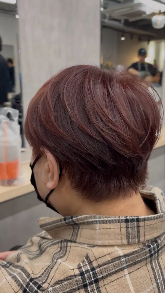 ショート カラー ボルドーカラー ショートヘア 中田 汐梨のヘアスタイル